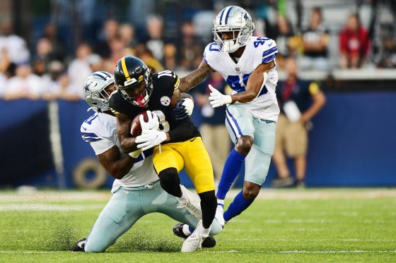 Micah Parsons of the Dallas Cowboys makes tackle