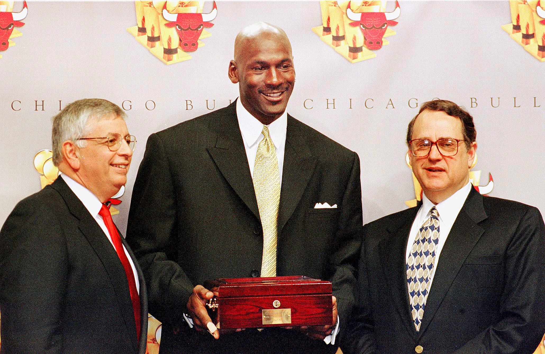 Michael Jordan stands with Jerry Reinsdorf and David Stern during his second retirement ceremony