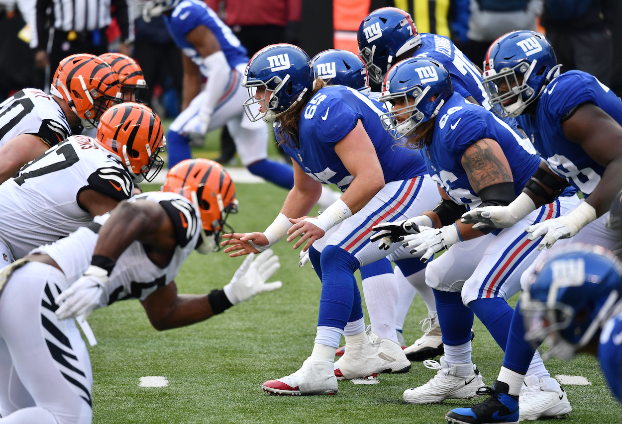 Nick Gates of the New York Giants leads the offensive line during the second half against the Cincinnati Bengals at Paul Brown Stadium on November 29, 2020 in Cincinnati, Ohio.