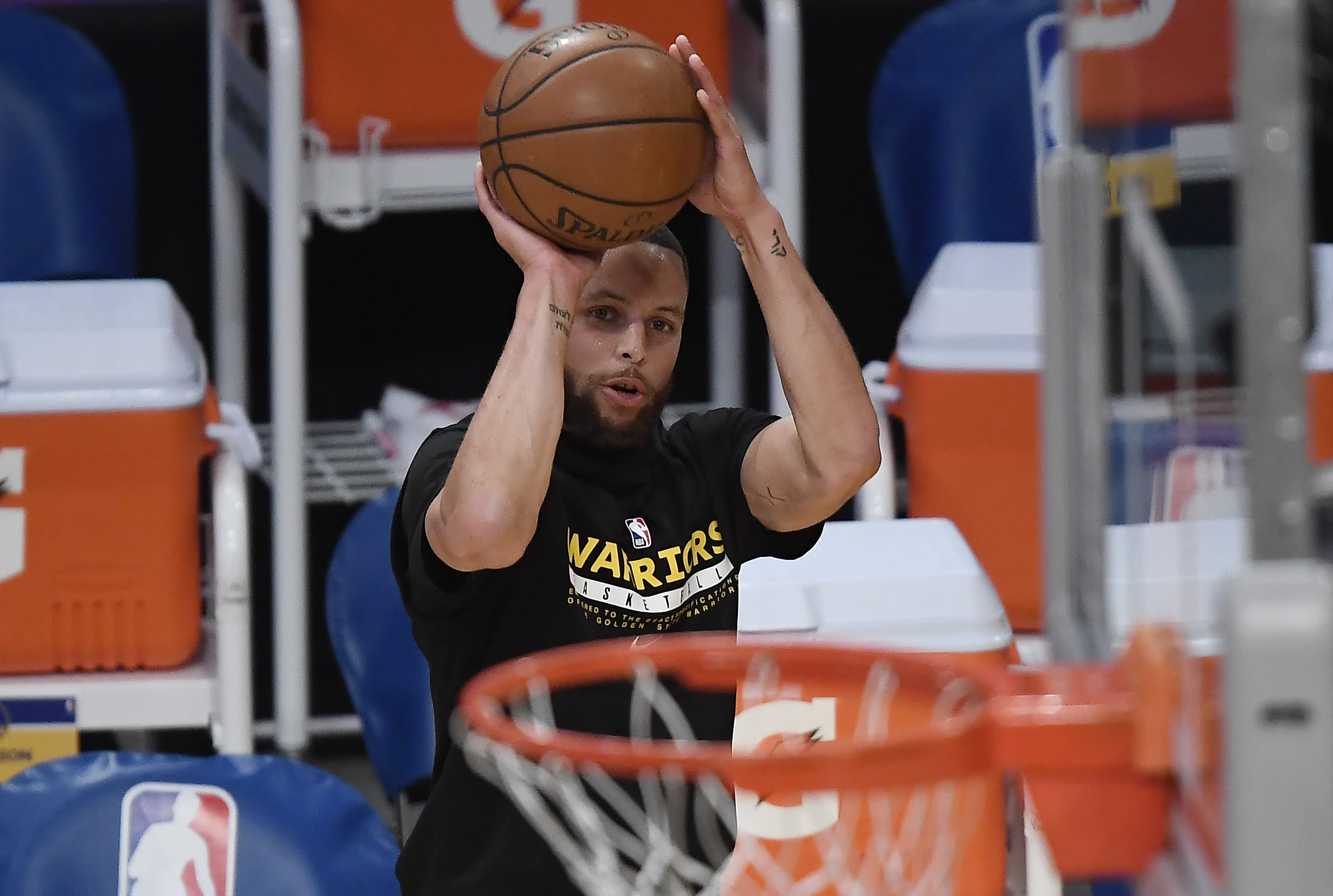 Warriors point guard Stephen Curry warms up before the NBA Play-In Game