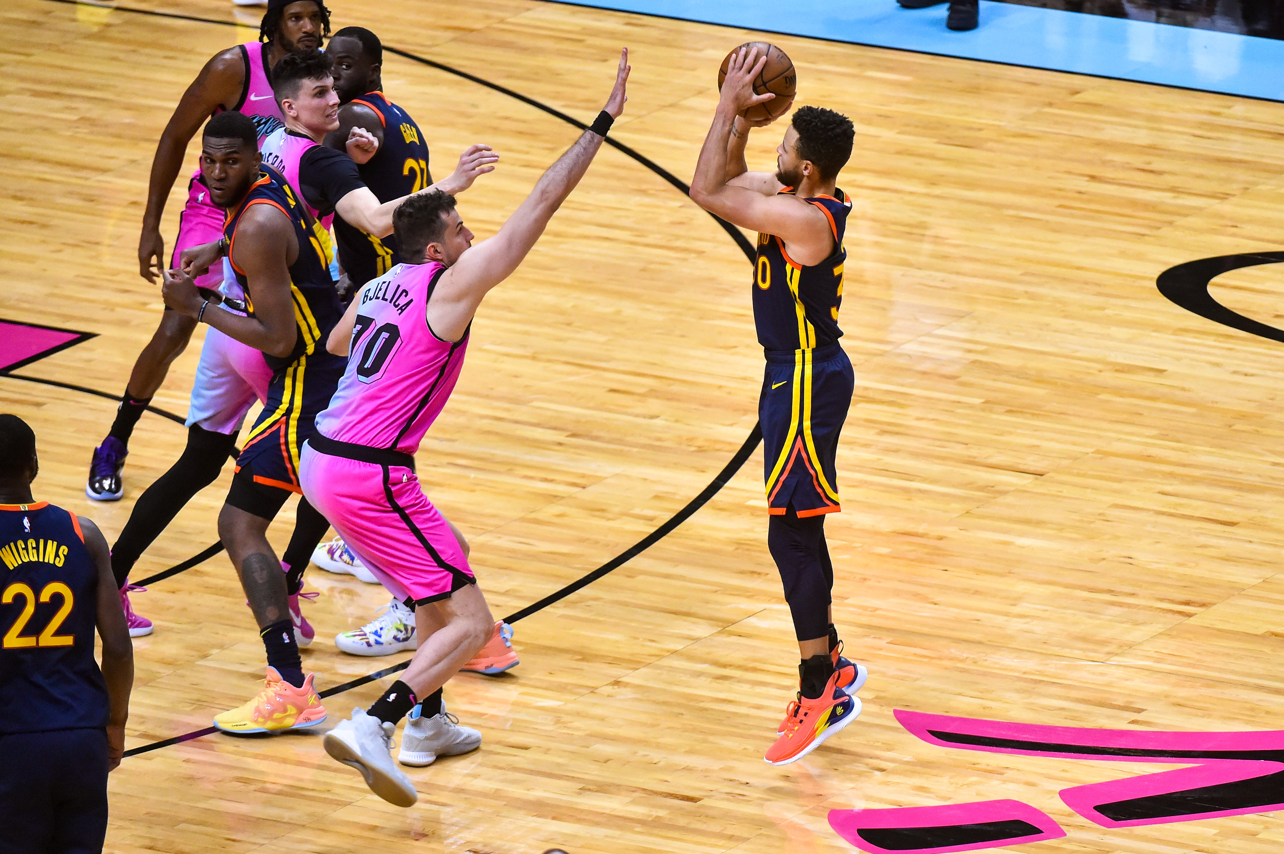 Golden State Warriors star Stephen Curry shoots over Nemanja Bjelica during a game in April