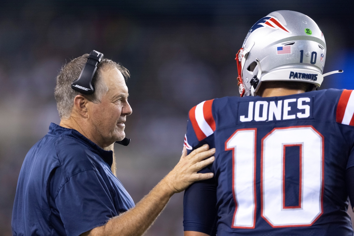 Head coach Bill Belichick of the New England Patriots talks to rookie quarterback Mac Jones.