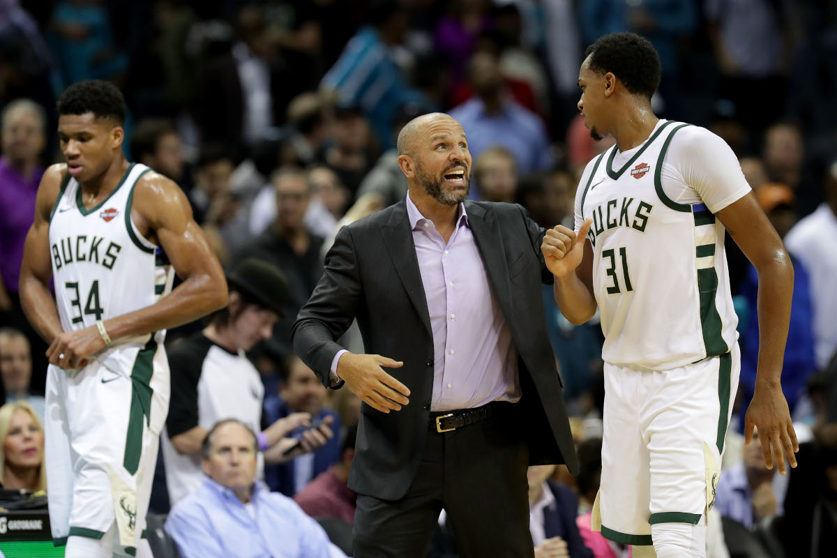 Jason Kidd yells at John Henson of the Bucks in 2017