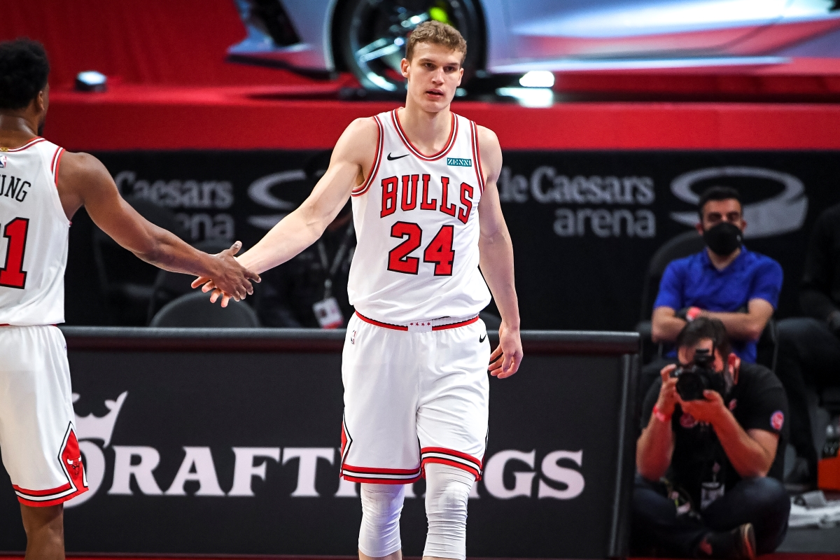 Lauri Markkanen of the Chicago Bulls high fives teammate Thaddeus Young.