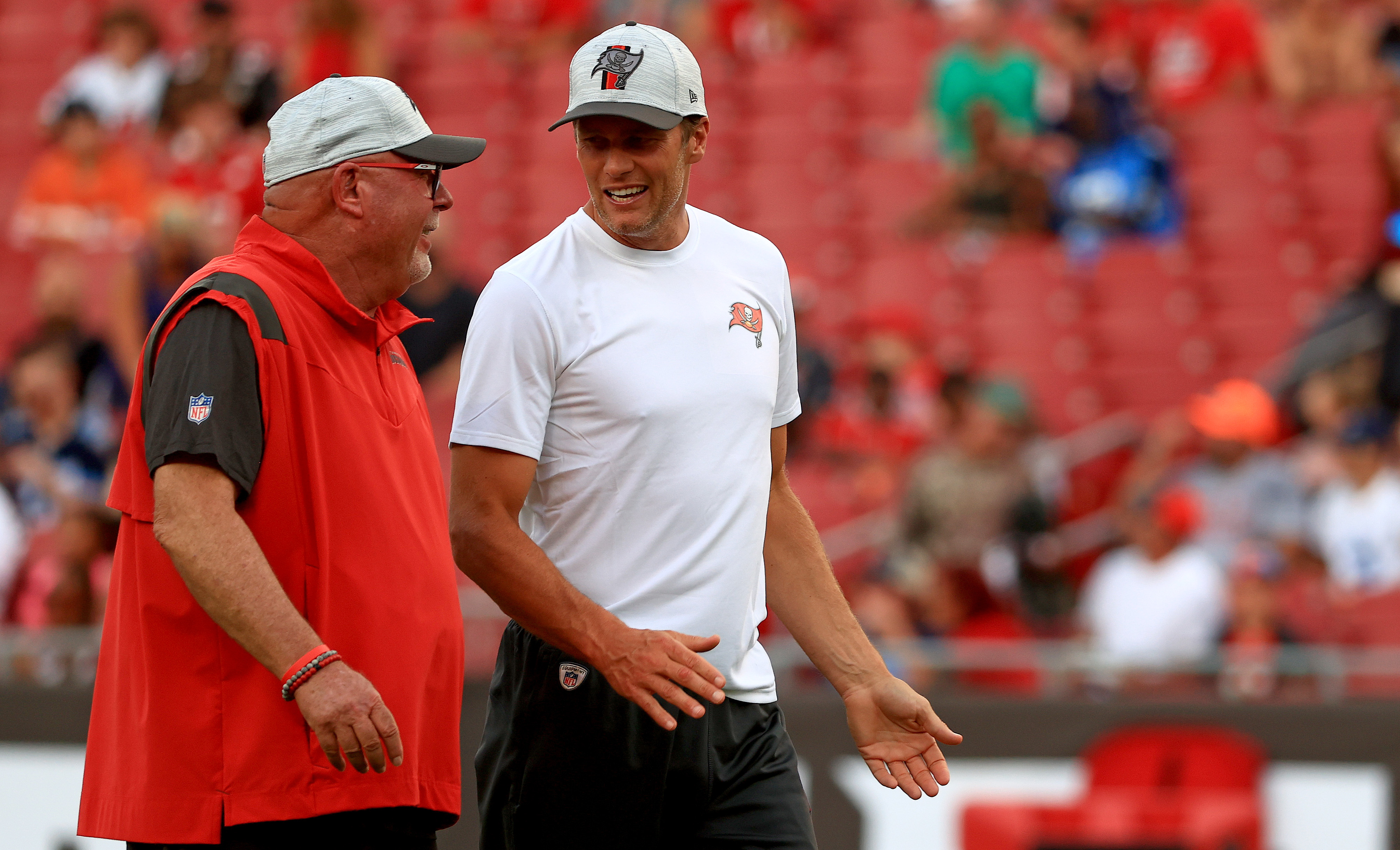 Buccaneers head coach Bruce Arians and Tom Brady talk before preseason game