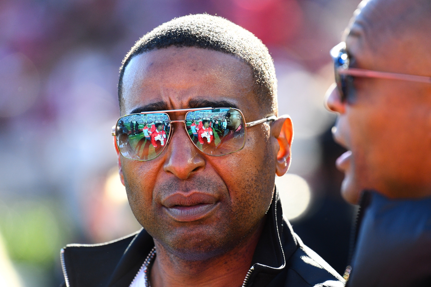 Former Ohio State player Chris Carter talks to Eddie George before the Rose Bowl Game between the Washington Huskies and Ohio State Buckeyes.