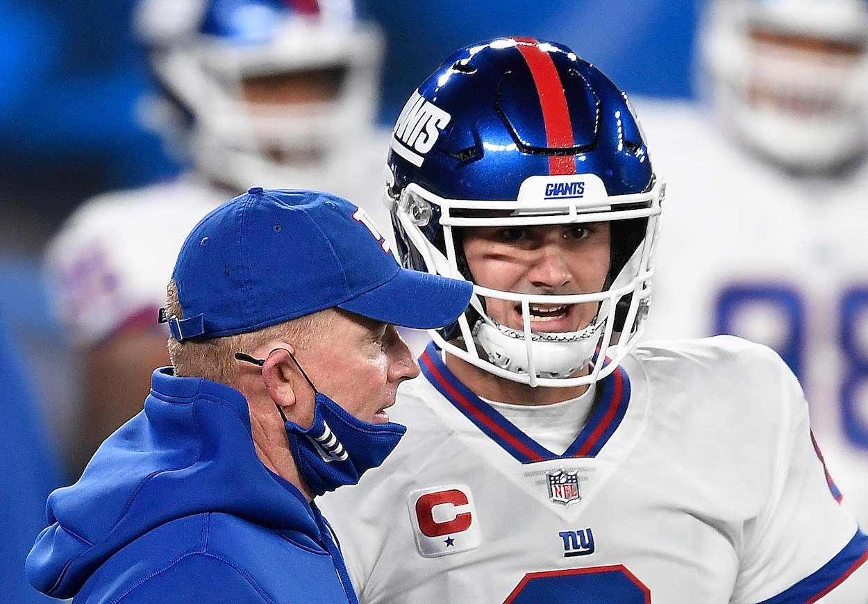 Daniel Jones #8 and offensive coordinator Jason Garrett of the New York Giants converse during warms up prior to facing the Tampa Bay Buccaneers at MetLife Stadium on November 02, 2020 in East Rutherford, New Jersey. | Sarah Stier/Getty Images