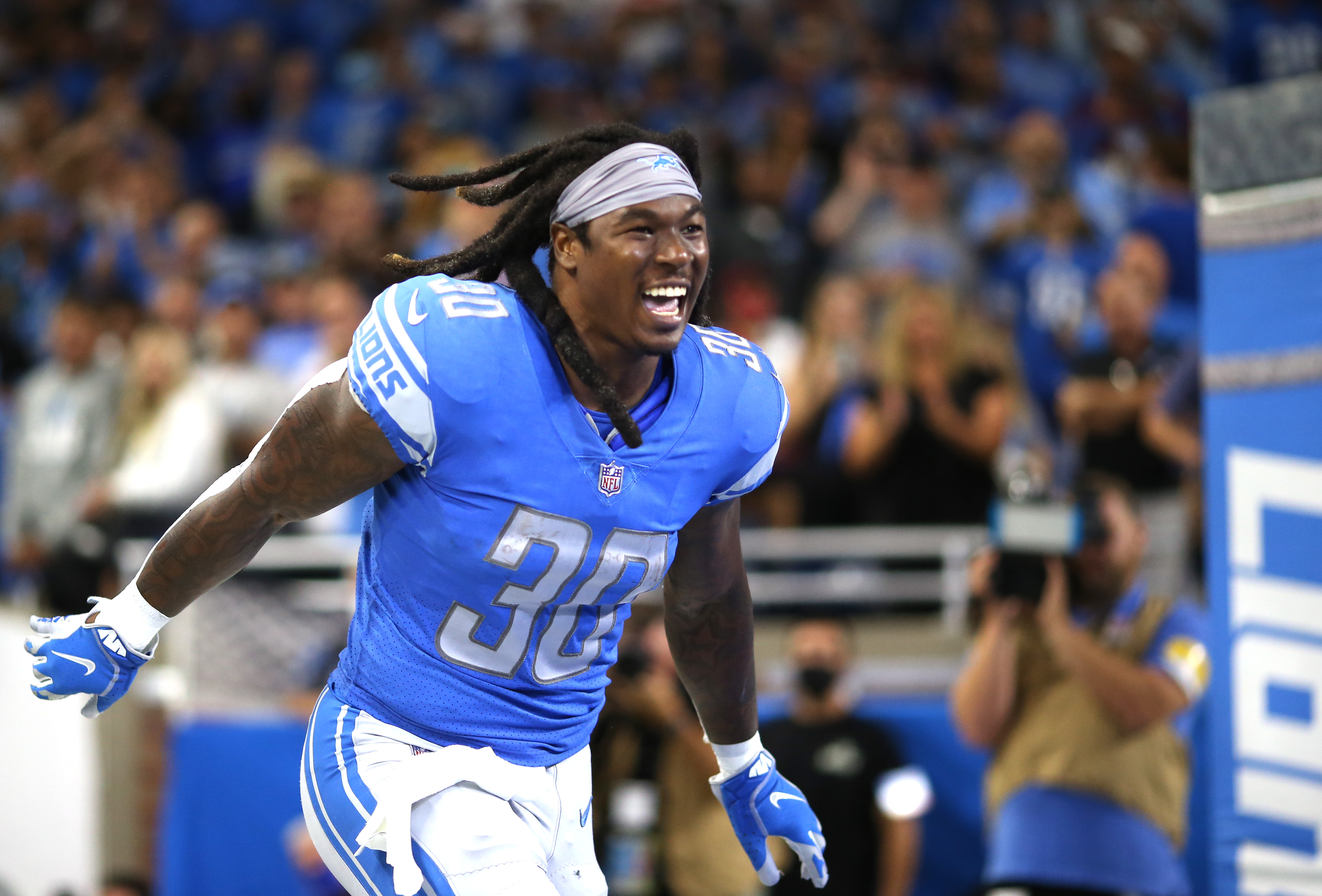Former Packers running back Jamaal Williams runs out of the Lions tunnel