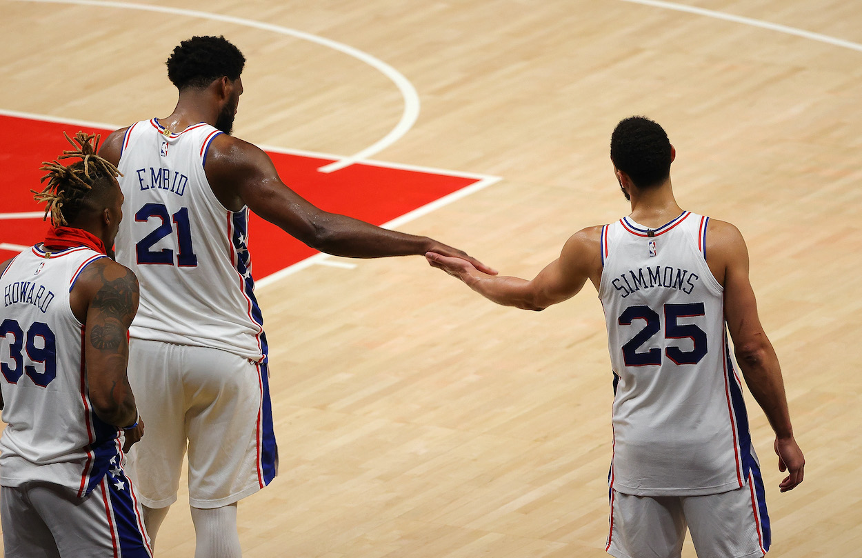 Joel Embiid surprisingly defends Ben Simmons on Twitter.