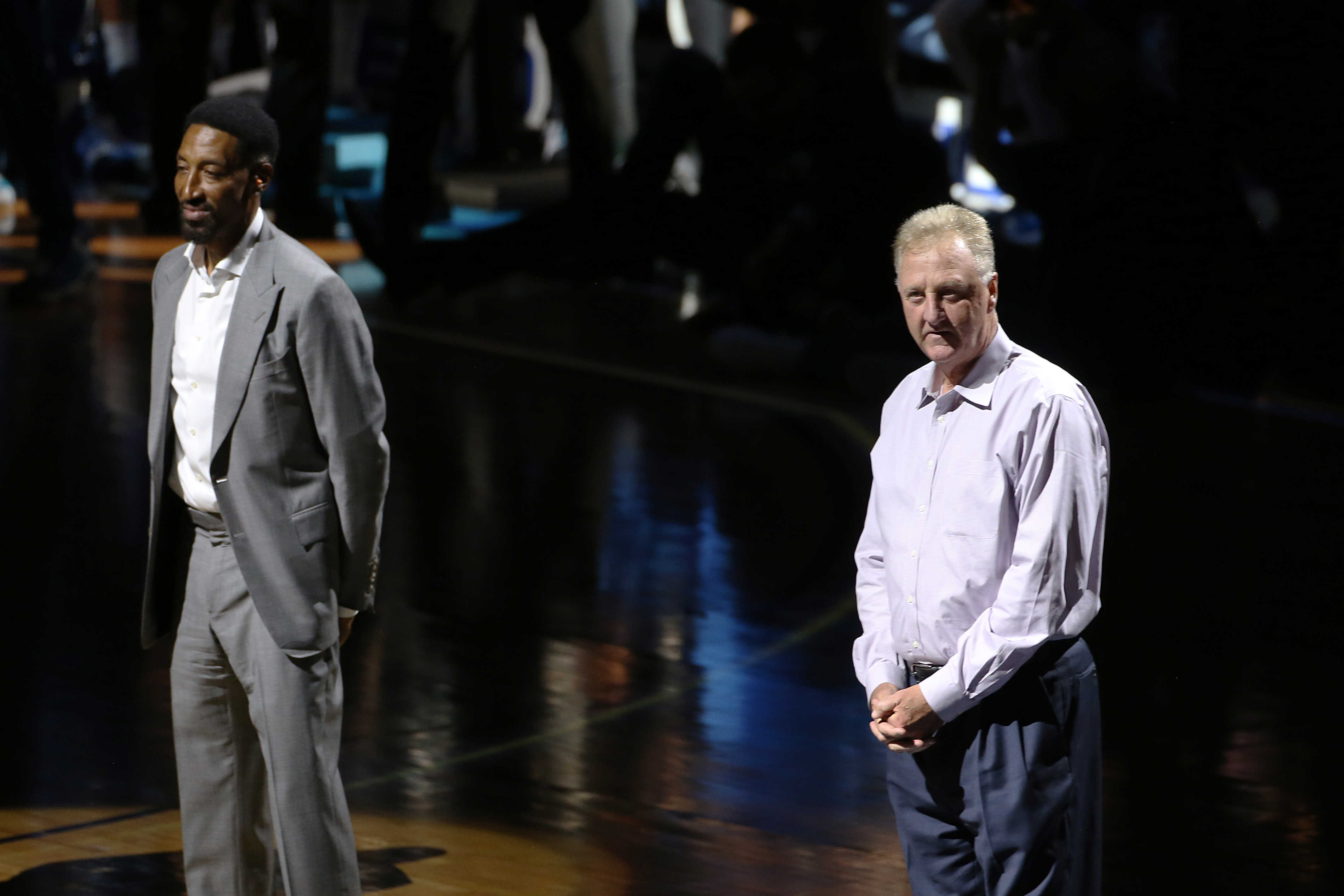 Celtics legend Larry Bird and Bulls great Scottie Pippen at Dirk Nowitzki's farewell ceremony