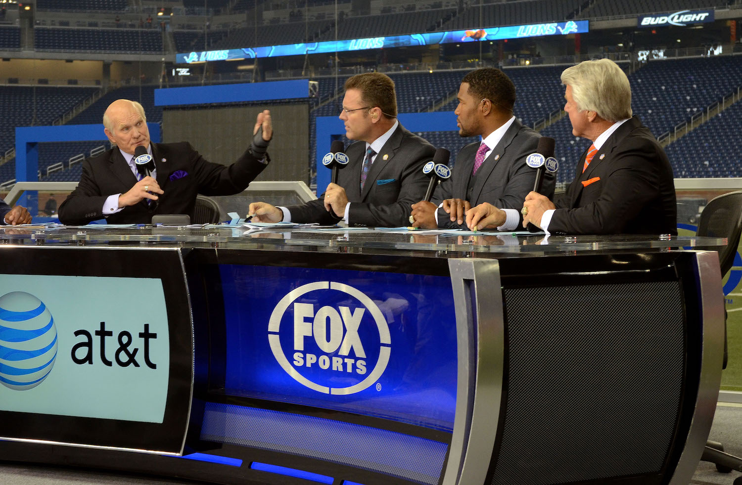Terry Bradshaw talks to Fox NFL crew on set