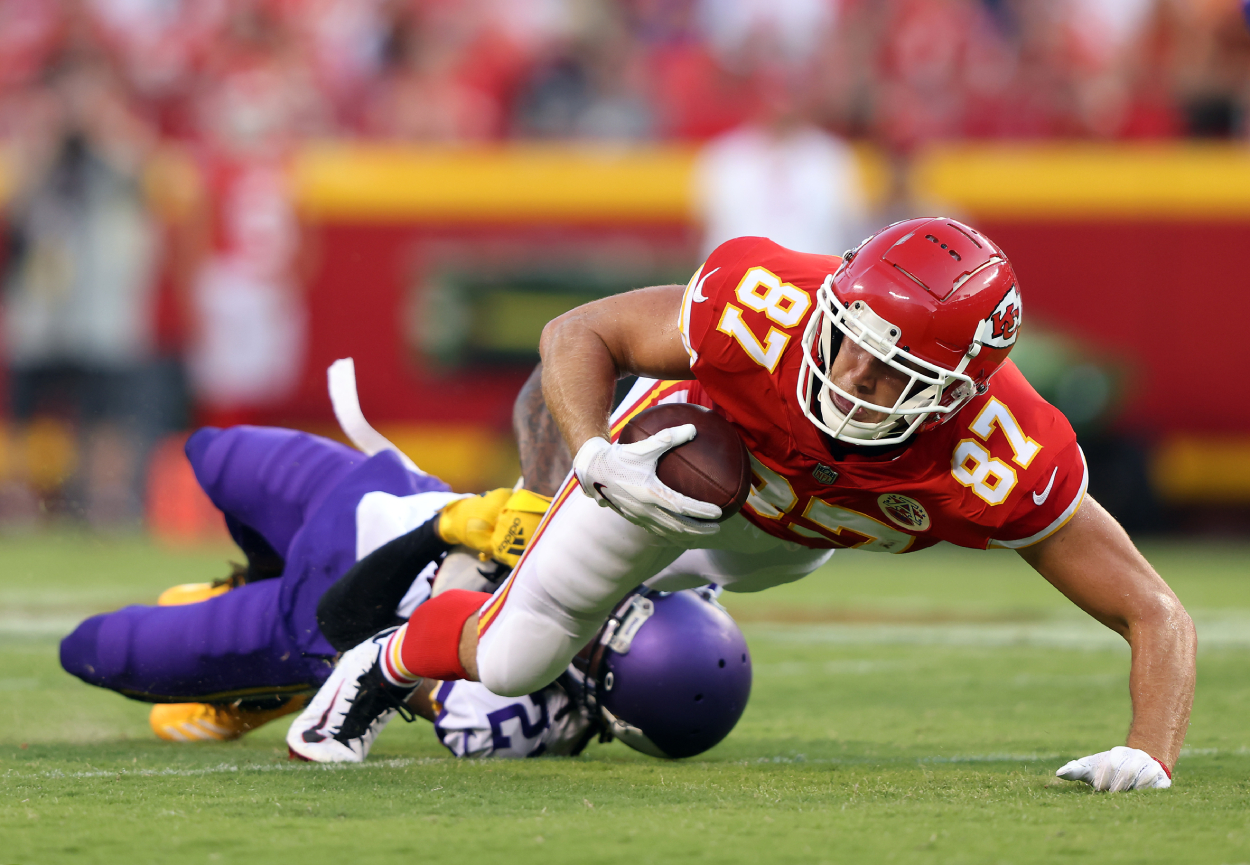 Tight end Travis Kelce of the Kansas City Chiefs catches a pass.