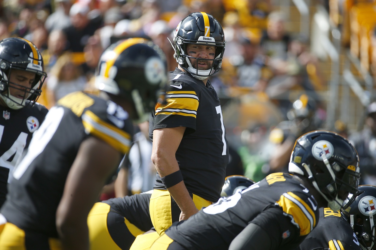 Pittsburgh Steelers' quarterback Ben Roethlisberger scans the field against the Denver Broncos 