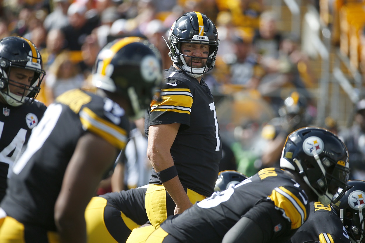 Pittsburgh Steelers' quarterback Ben Roethlisberger scans the field against the Denver Broncos