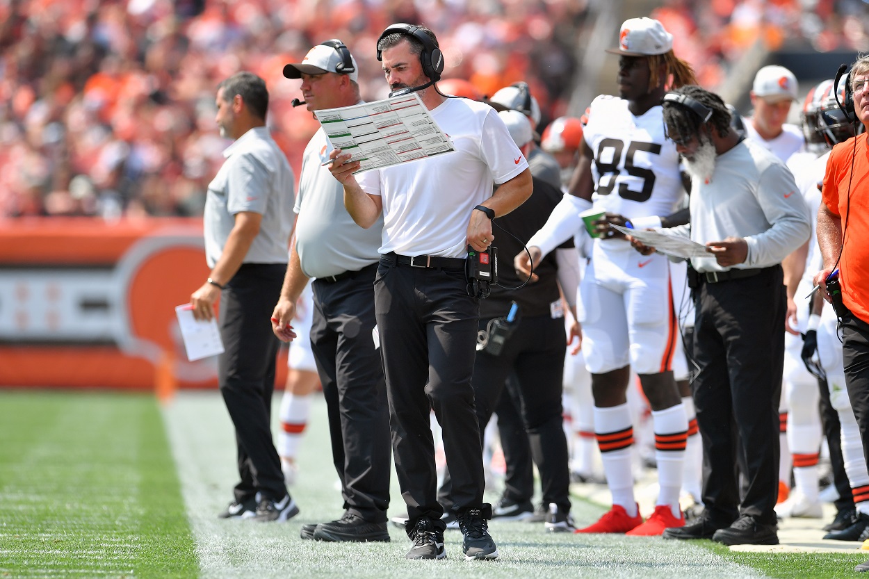 Cleveland Browns head coach Kevin Stefanski calls plays against the New York Giants