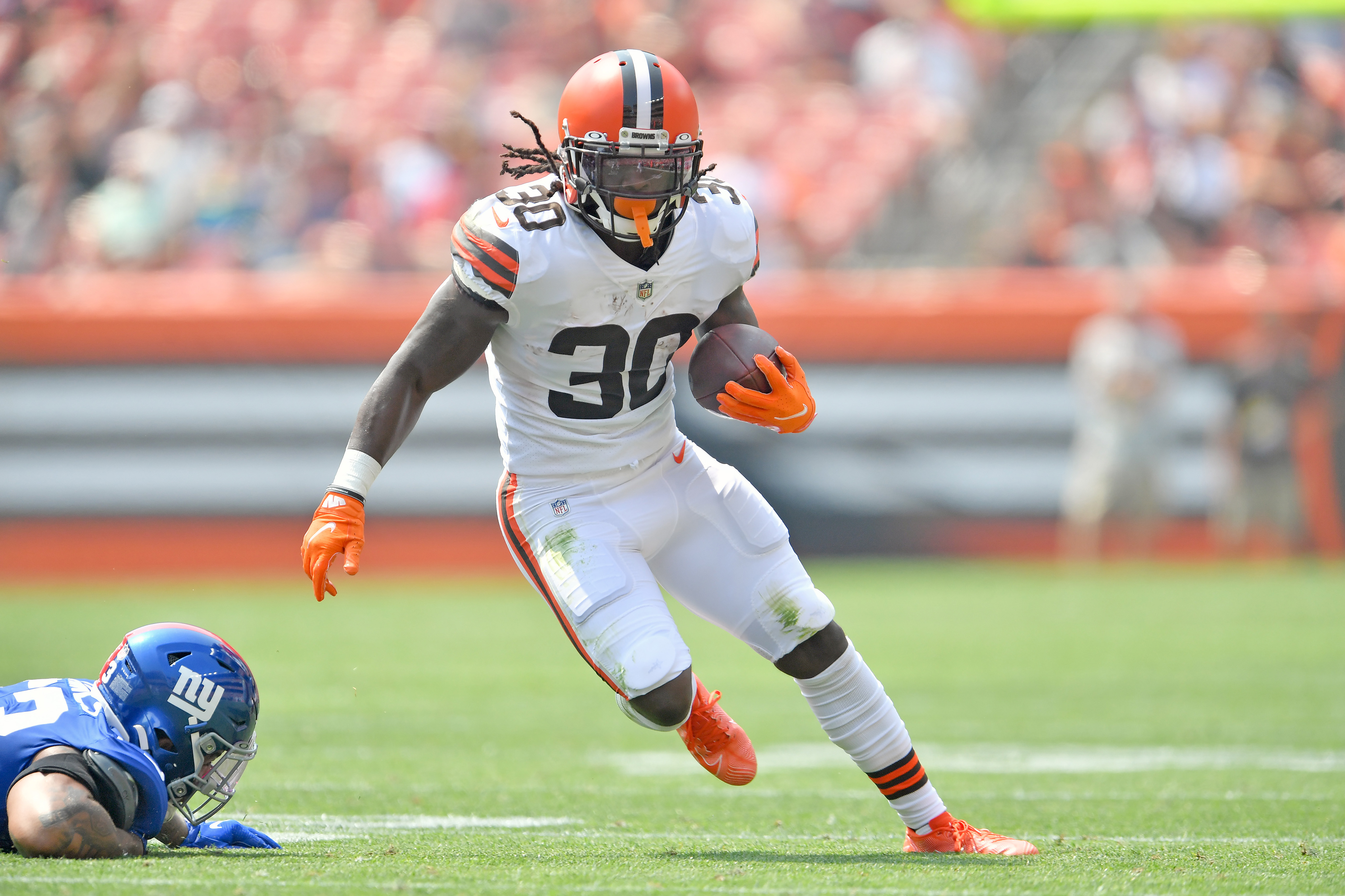 Browns running back D'Ernest Johnson in actions against the Giants