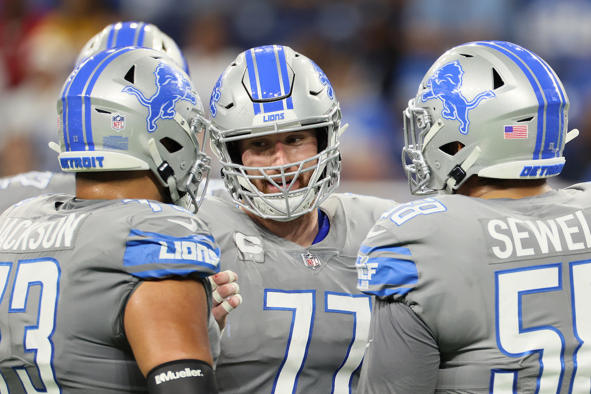 Detroit Lions center Frank Ragnow talks with teammates during a game