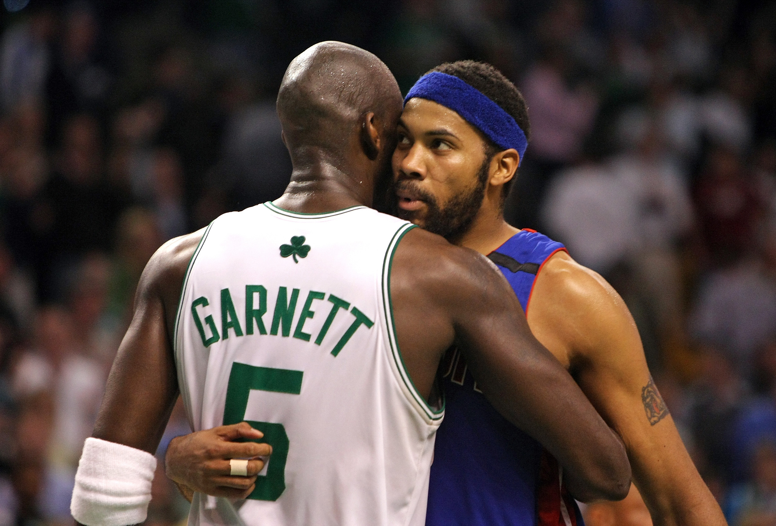Kevin Garnett and Rasheed Wallace embrace following Game 1 of the 2008 Eastern Conference Finals