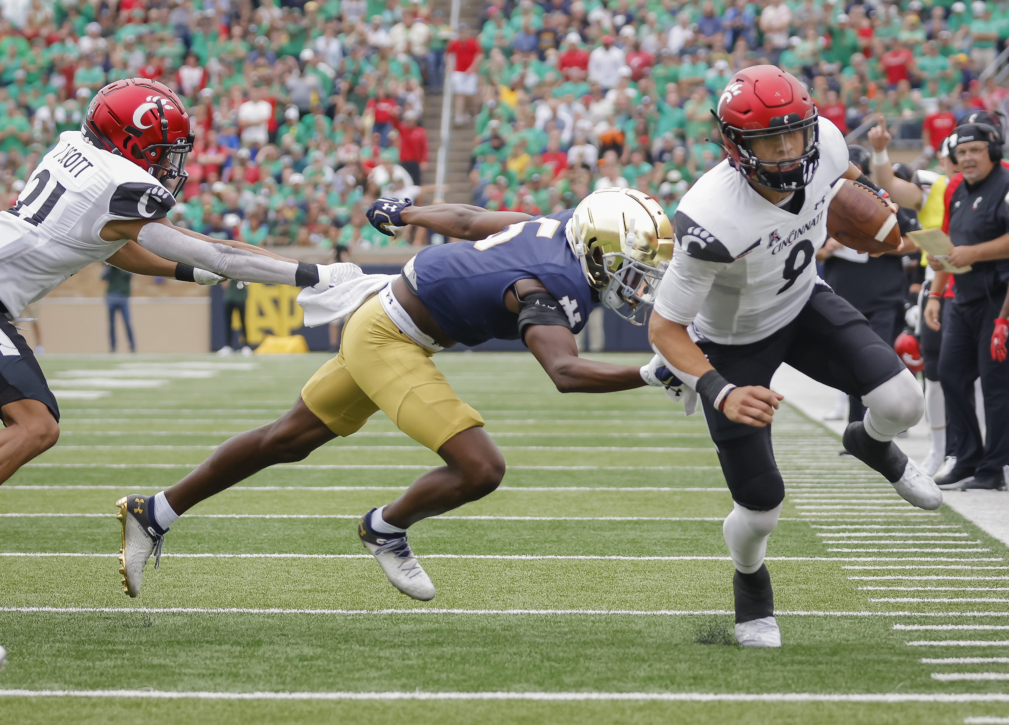 The Cincinnati Bearcats walked in and deafeated Notre Dame in October 2021.