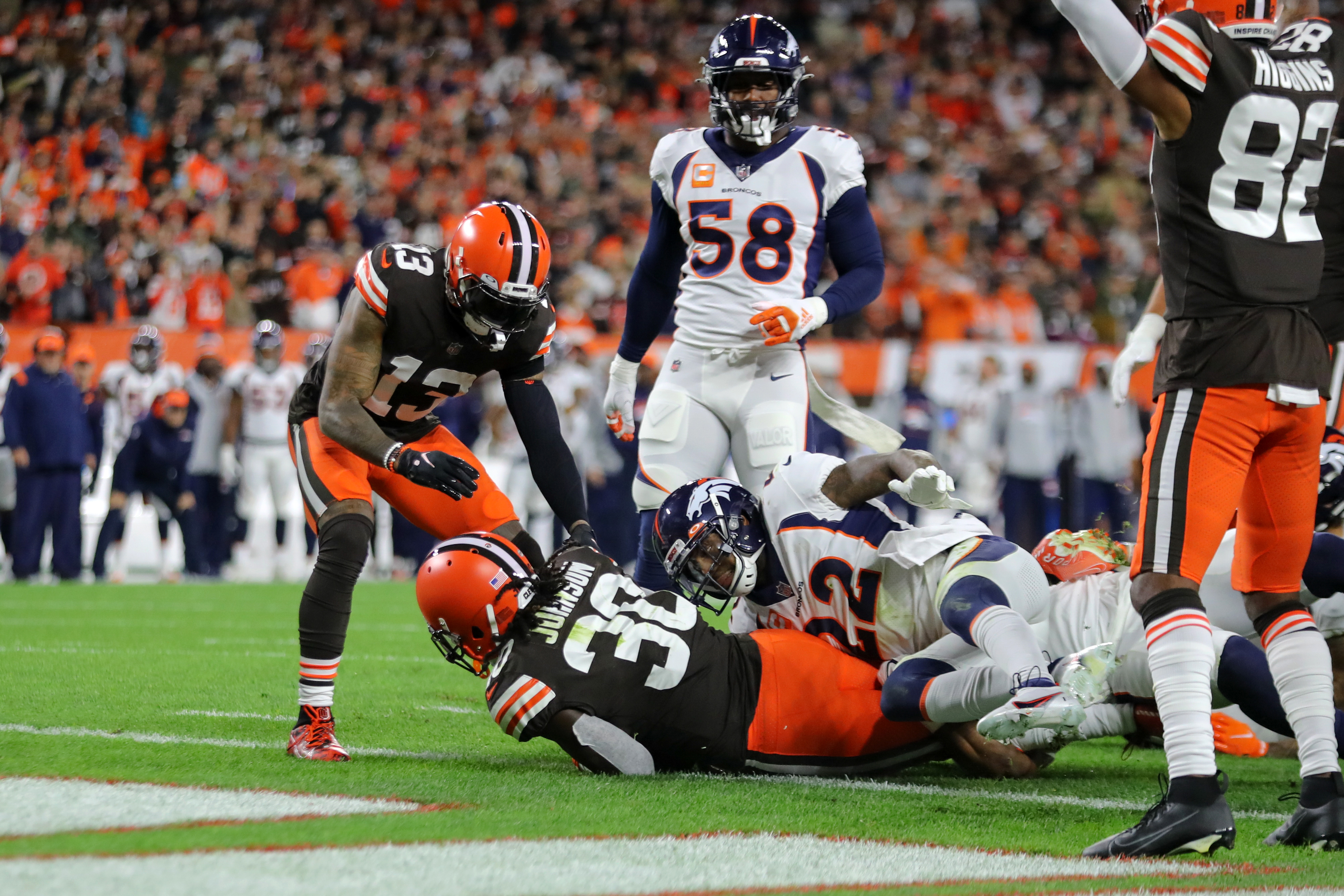 Broncos star Von Miller against the Cleveland Browns.