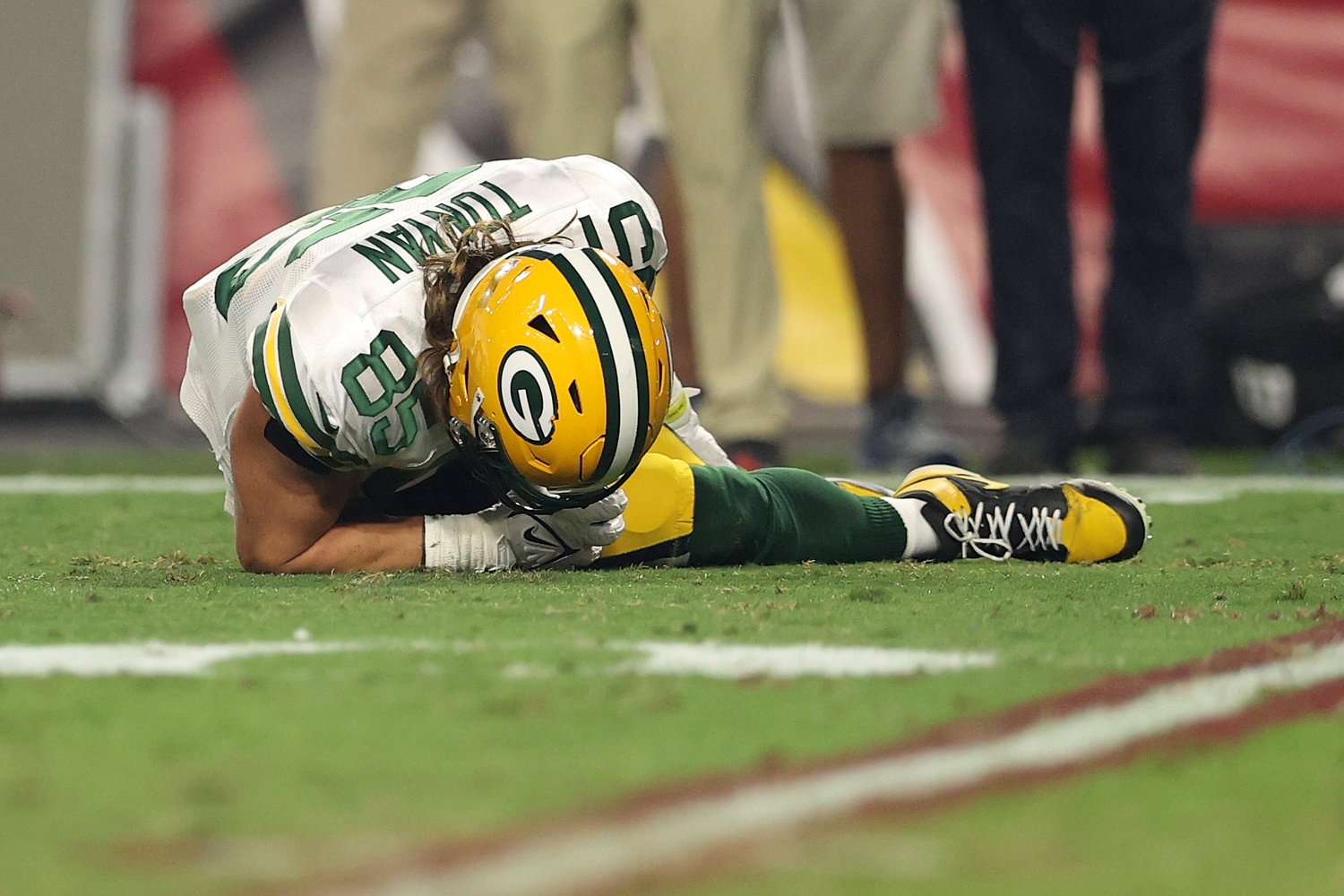 Green Bay Packers tight end Robert Tonyan stays down on the field after suffering an injury.
