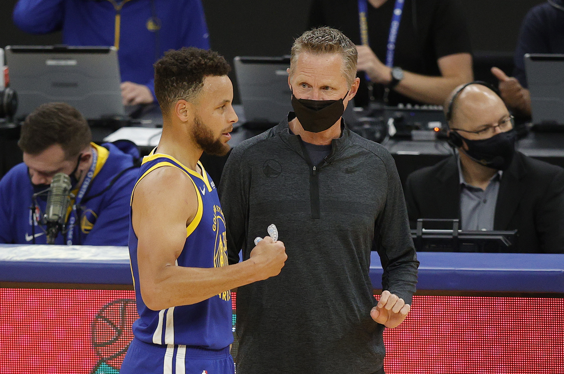 Warriors head coach Steve Kerr talks with Stephen Curry during a game in April