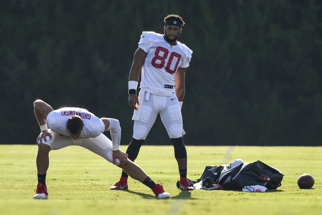 Rob Gronkowski and O.J. Howard warm up for the Tampa Bay Buccaneers