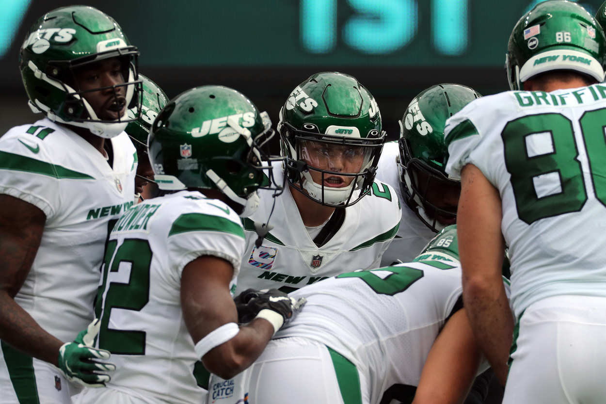 New York Jets quarterback Zach Wilson and teammates in 2021.