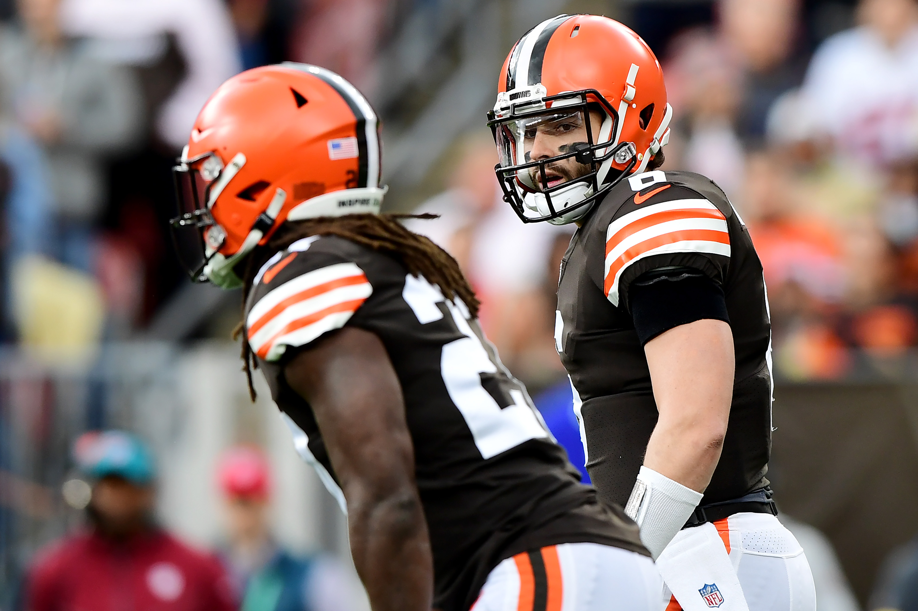 Browns QB Baker Mayfield looks at Kareem Hunt before a play