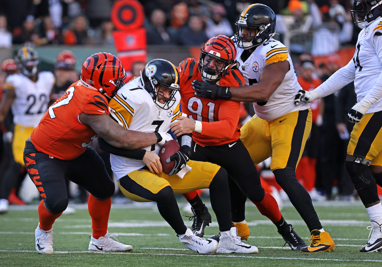 Bengals defenders sack Steelers QB Ben Roethlisberger