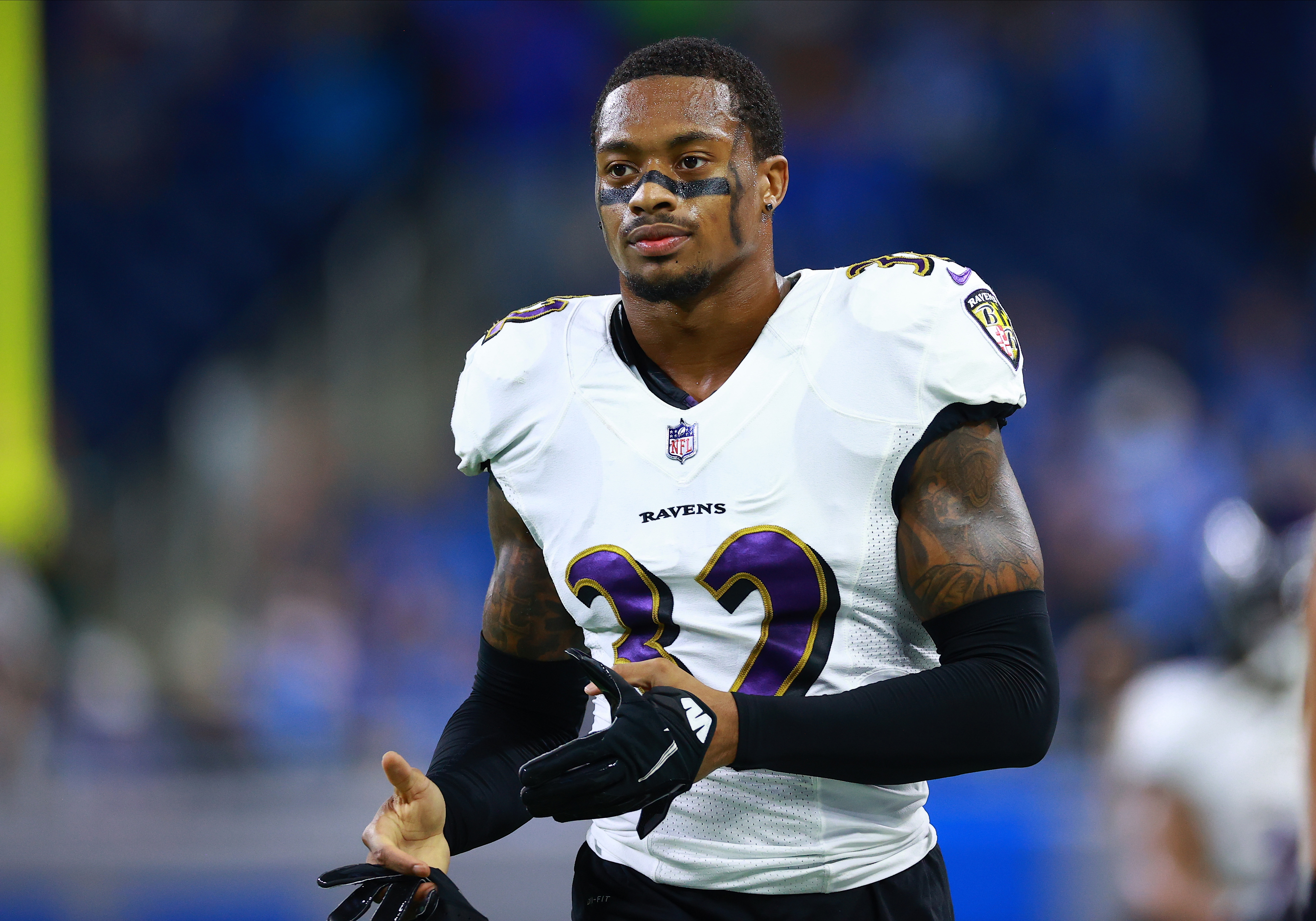 Ravens safety DeShon Elliott warms up before a game