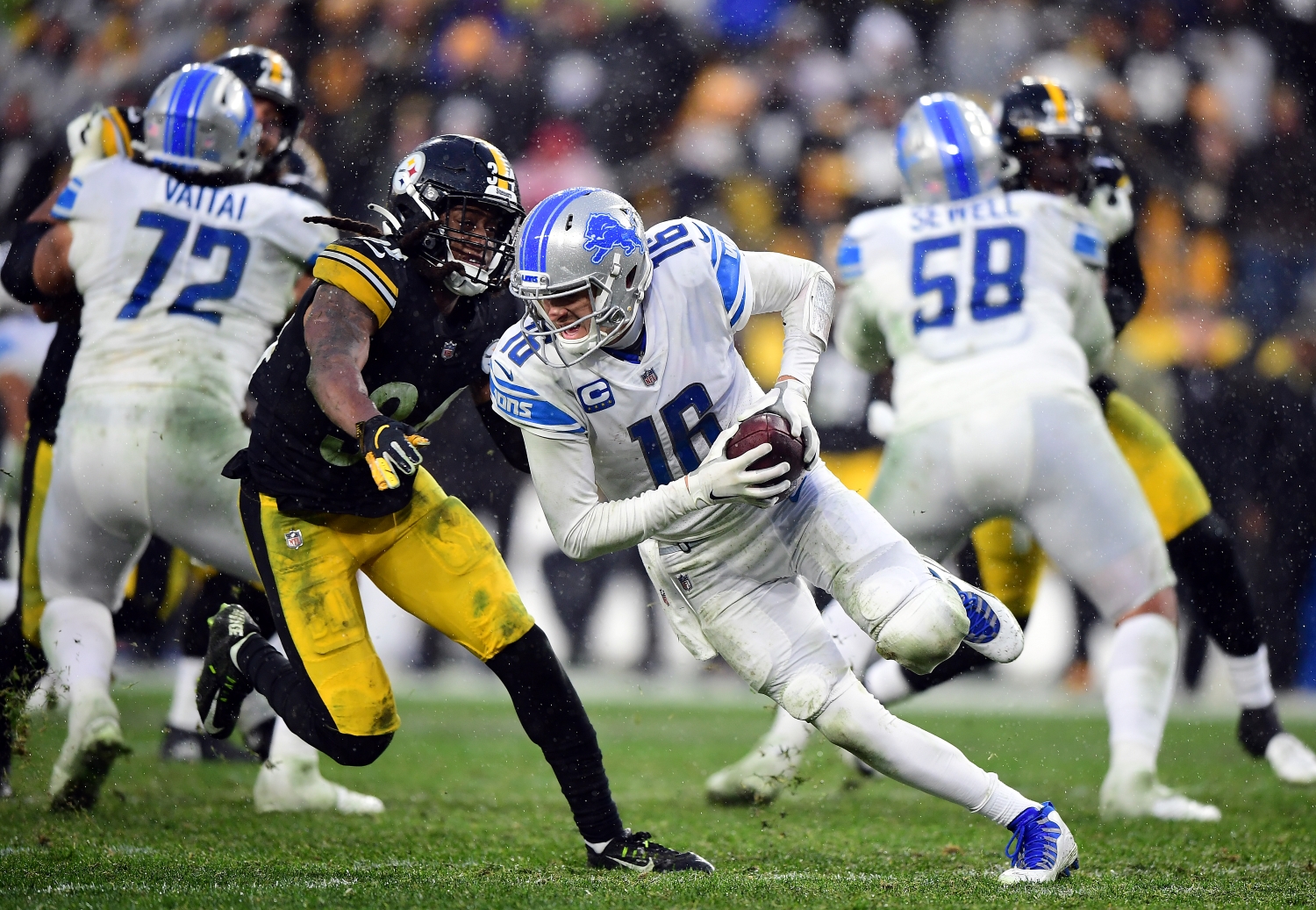 Pittsburgh Steelers safety Terrell Edmunds pursues Detroit Lions QB Jared Goff.