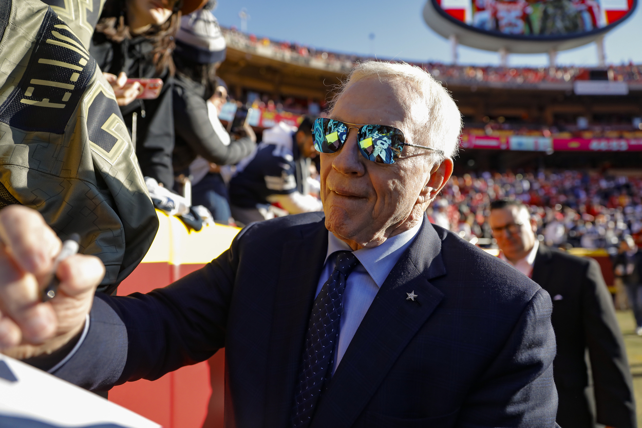 Jerry Jones Eagerly Awaits an Unlikely Change to the NFL’s Officiating Process