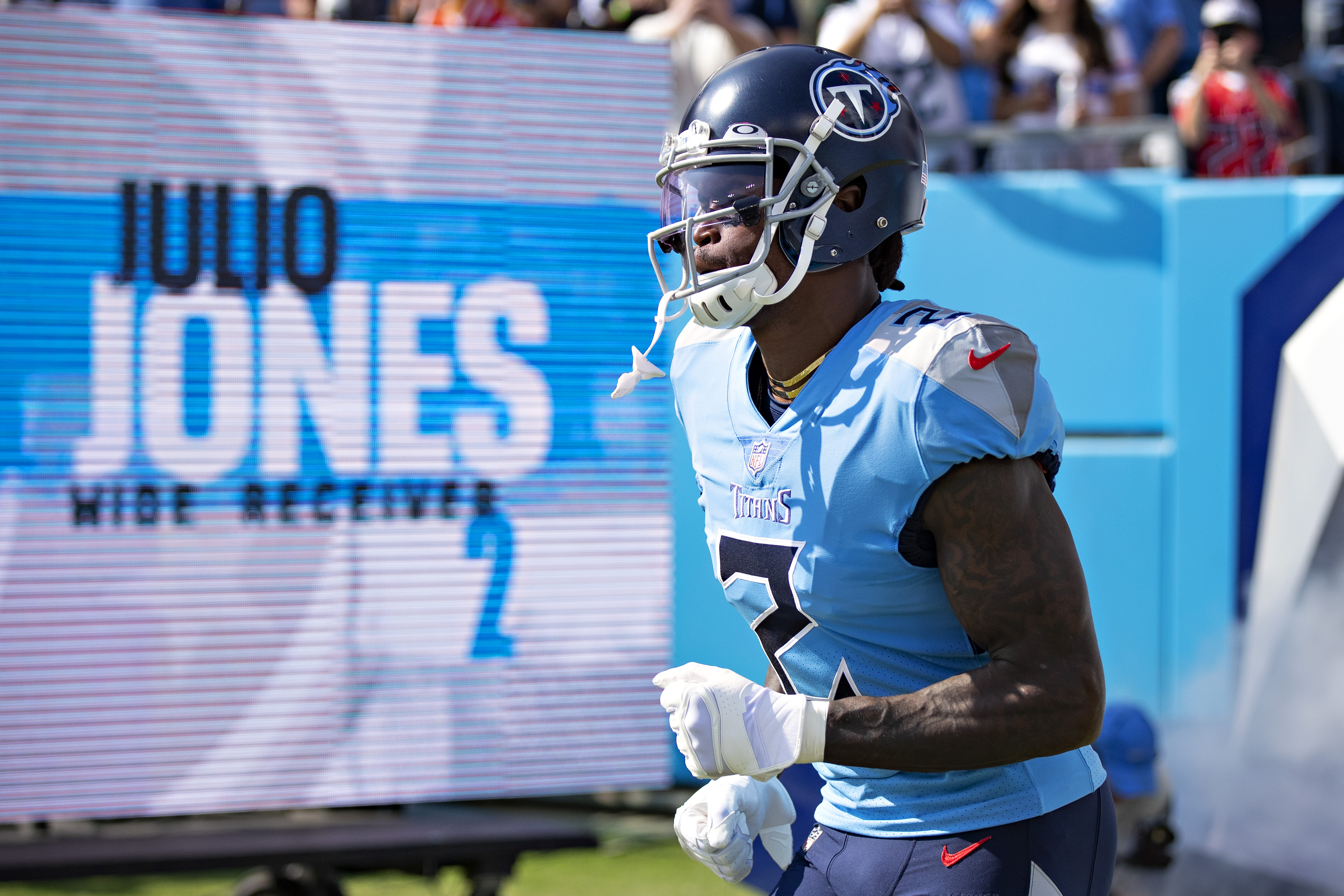 Derrick Henry's teammate Julio Jones runs onto the field for Titans game