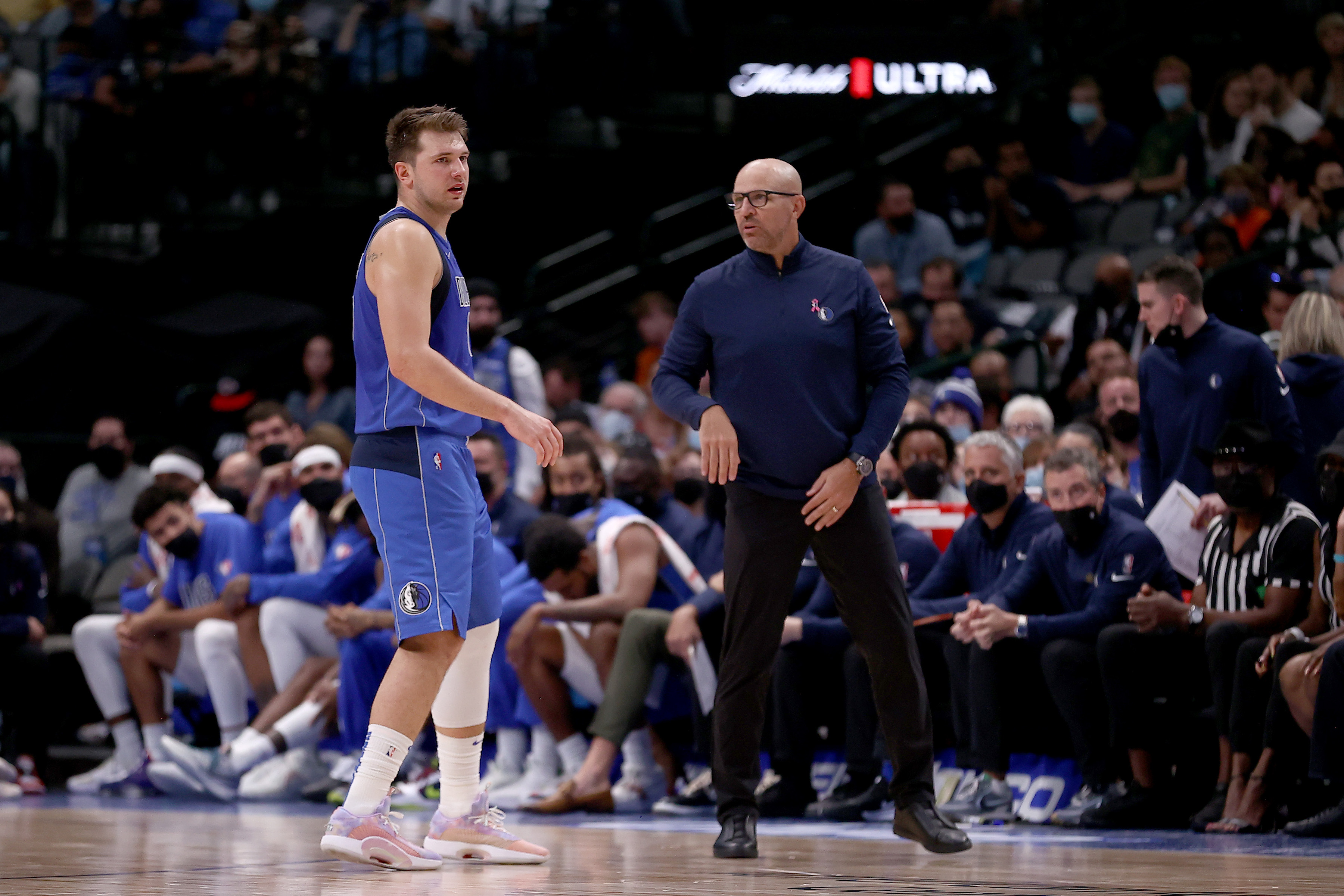 Dallas Mavericks head coach Jason Kidd talks to Luka Doncic during a game against the Sacramento Kings