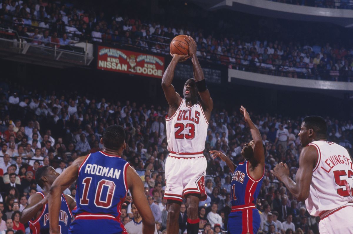 Detroit Pistons' Dennis Rodman (10) drives for two points during