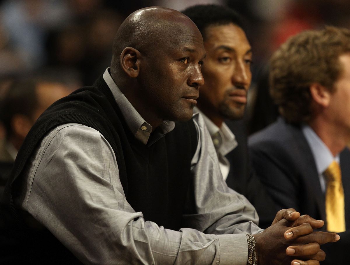 Retired Chicago Bulls players Michael Jordan and Scottie Pippen watch a Bulls game