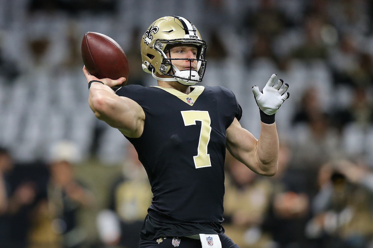 Taysom Hill warming up 