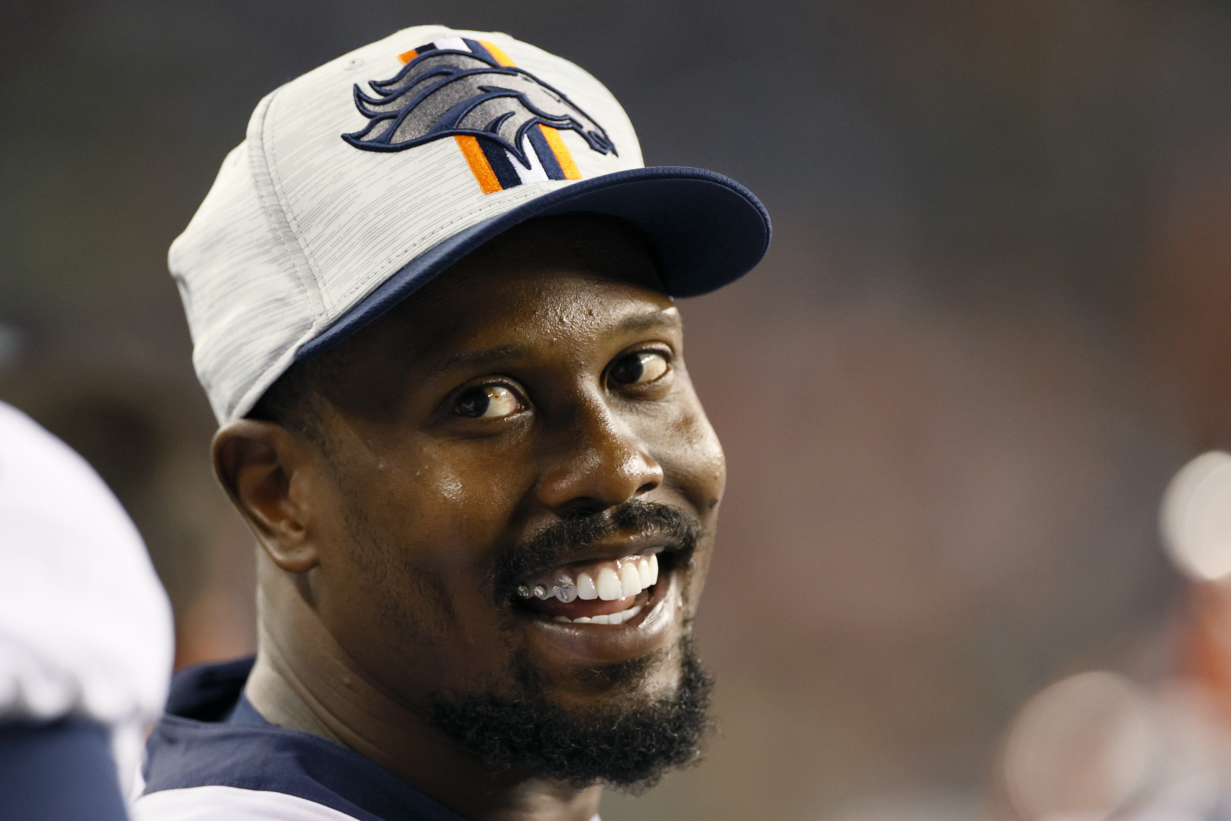 Rams linebacker Von Miller playing for the Broncos