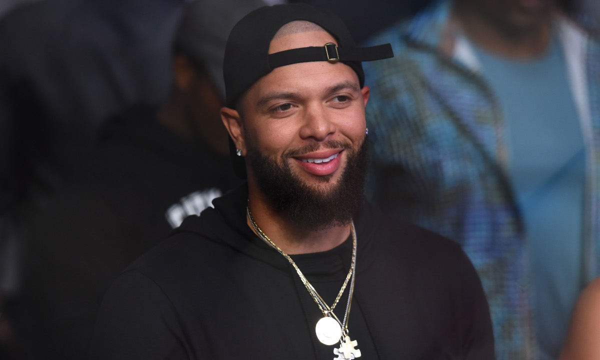 Former NBA All-Star Deron Williams is a fight fan and now he's taking it a step further, reportedly signing up to fight on the Jake Paul-Tommy Fury undercard in Tampa, Florida, on Dec. 18.