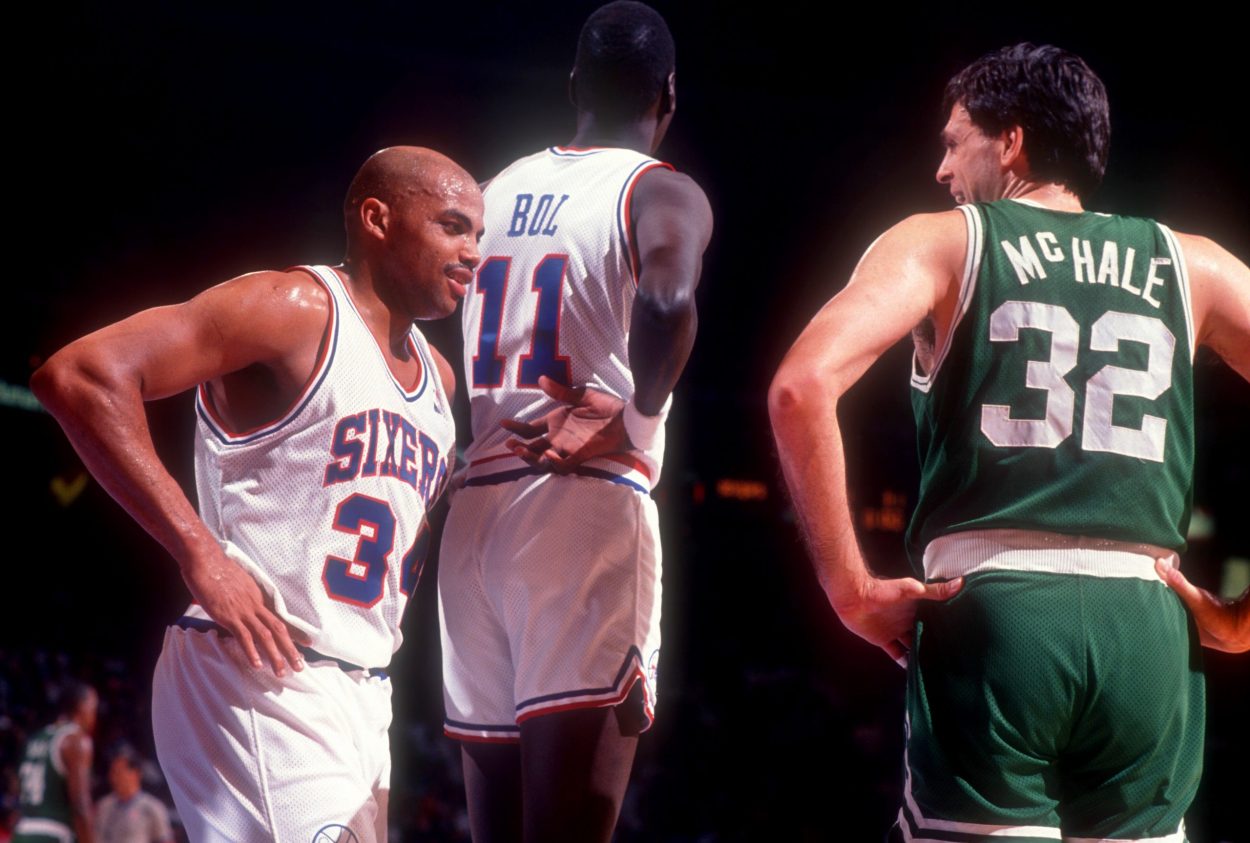Charles Barkley chats with Kevin McHale during a game between the Philadelphia 76ers and Boston Celtics in 1991