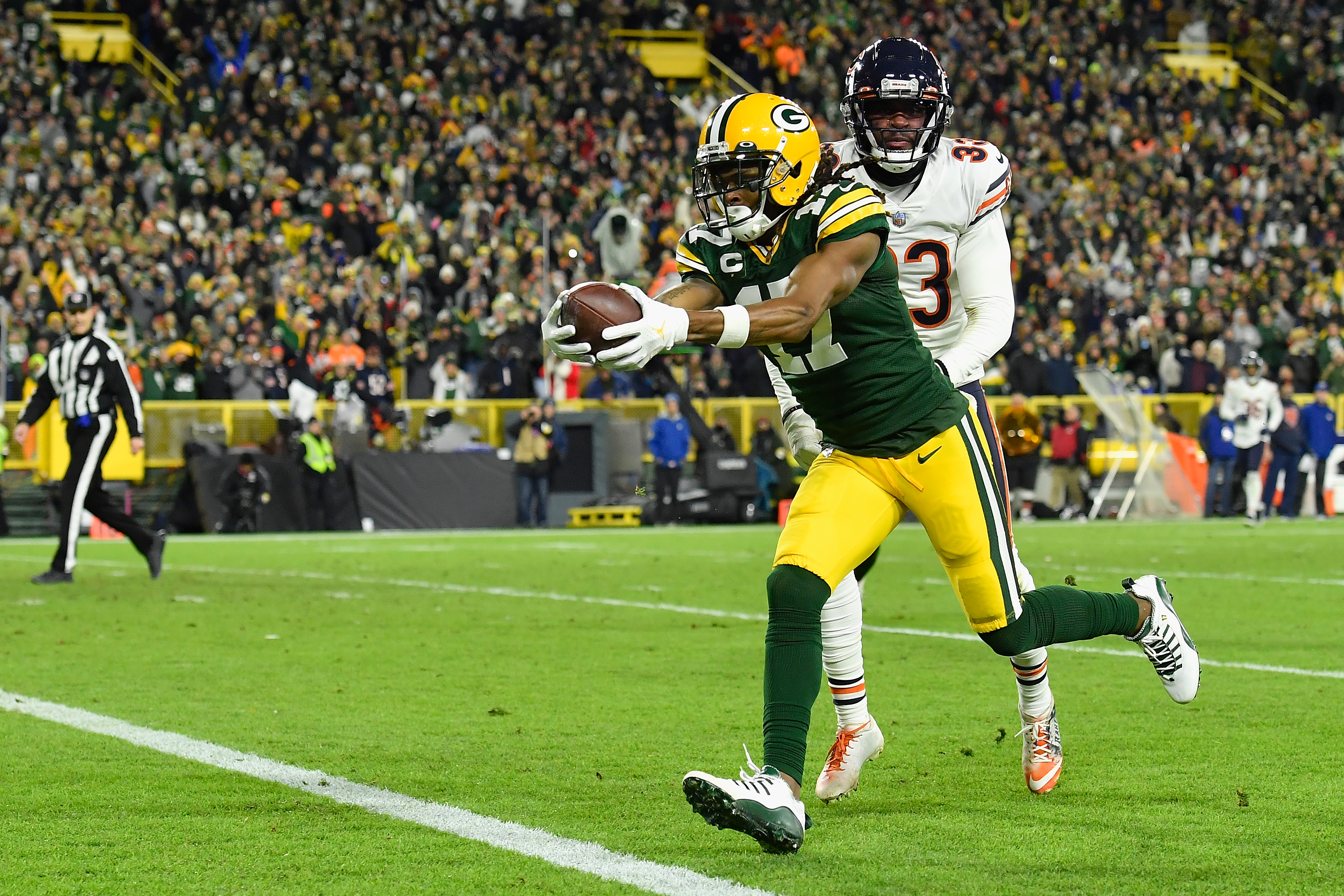 Davante Adams scores a touchdown for the Green Bay Packers Sunday night