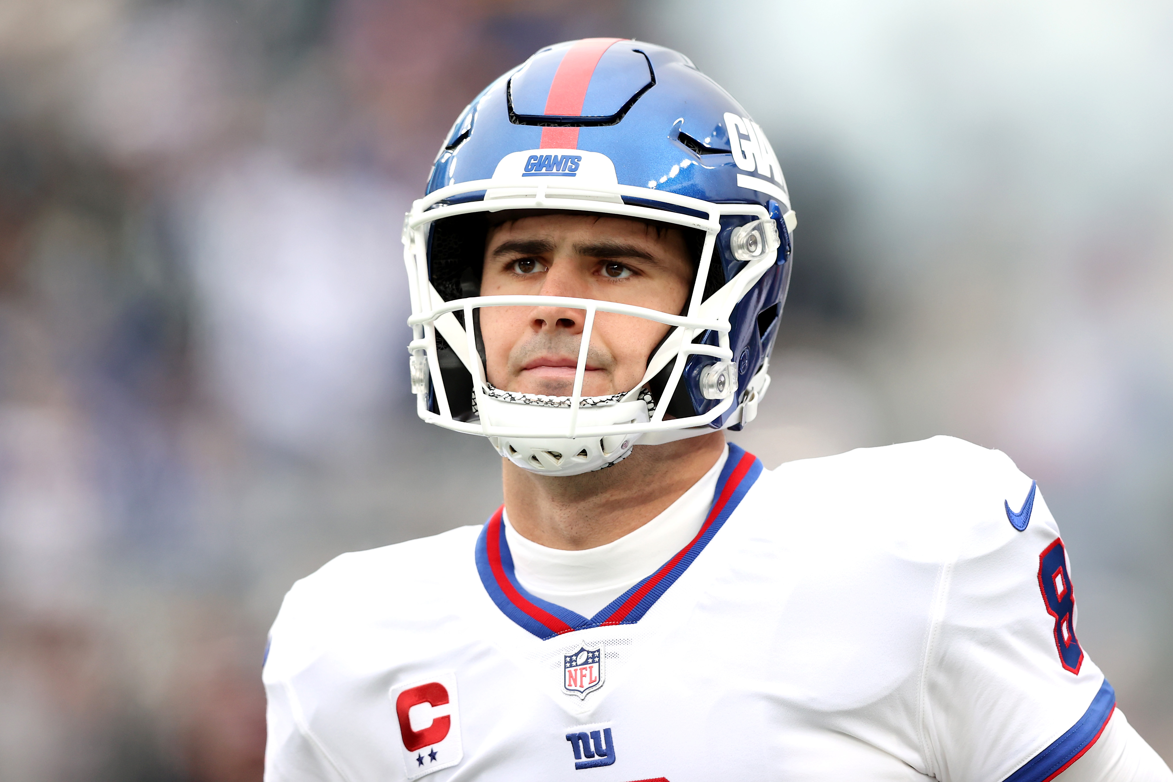 Giants QB Daniel Jones looks on during game against the Eagles