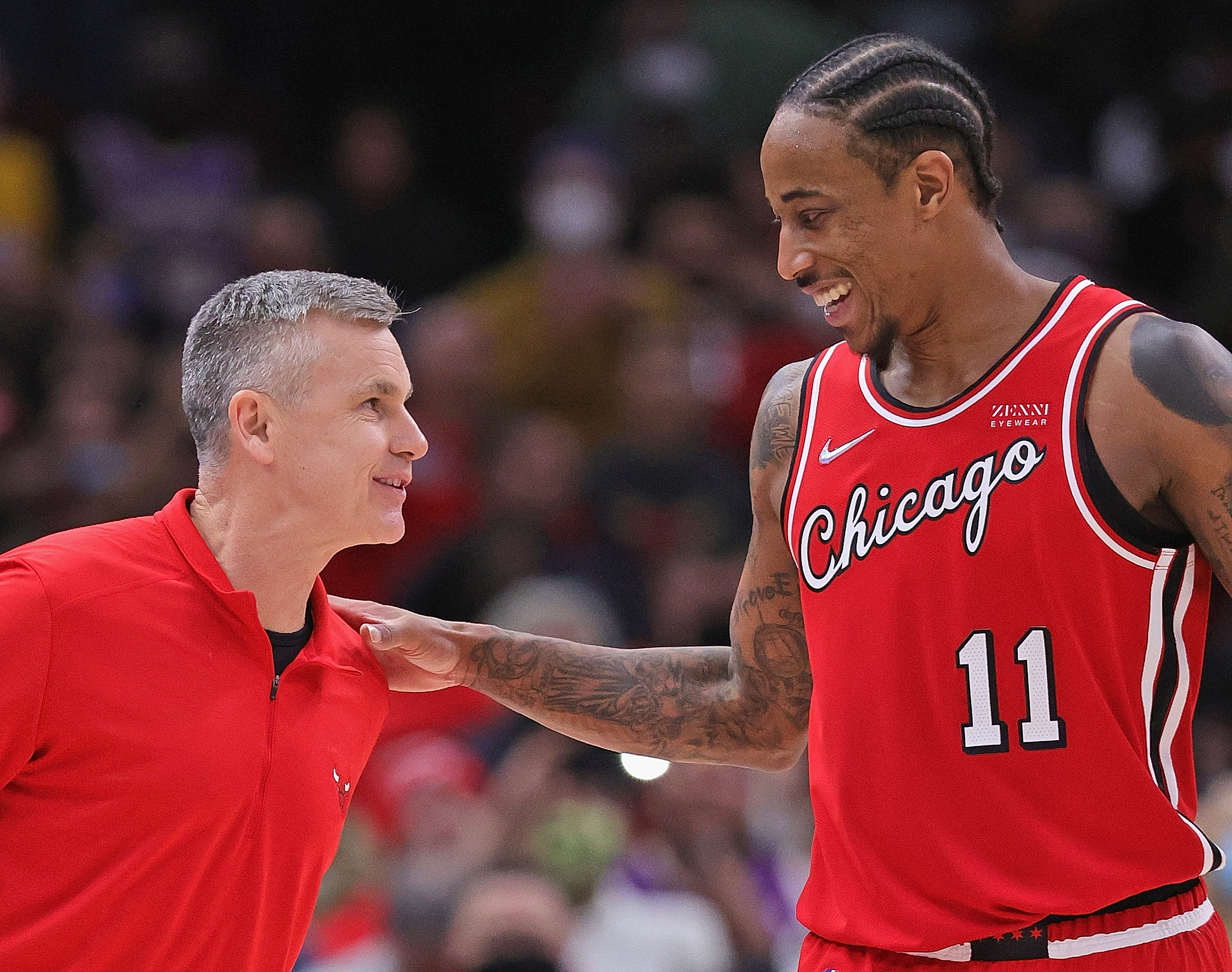 Chicago Bulls star DeMar DeRozan speaks with head coach Billy Donovan during a game against the Los Angeles Lakers