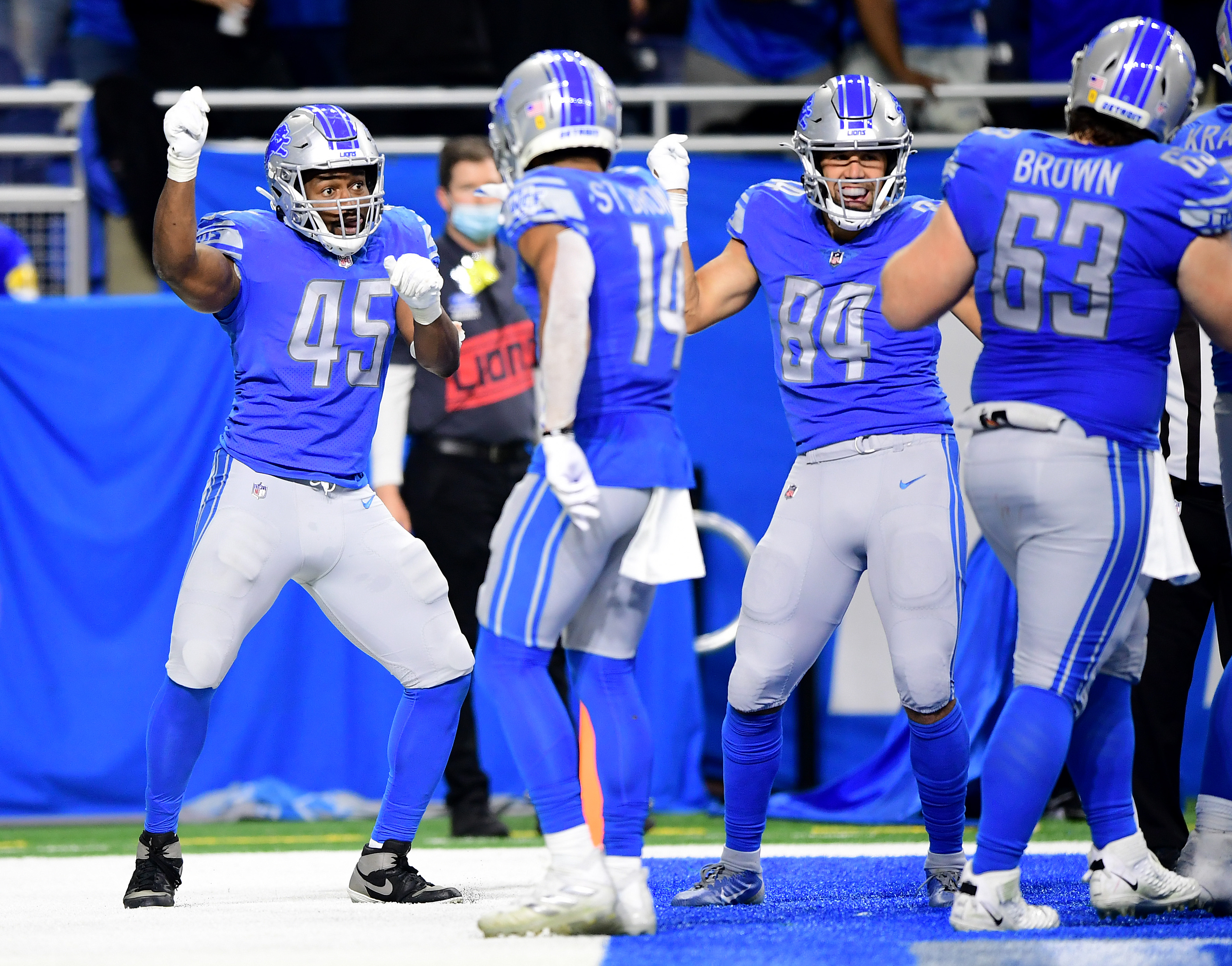Dan Campbell's Detroit Lions celebrate a touchdown during game against the Cardinals