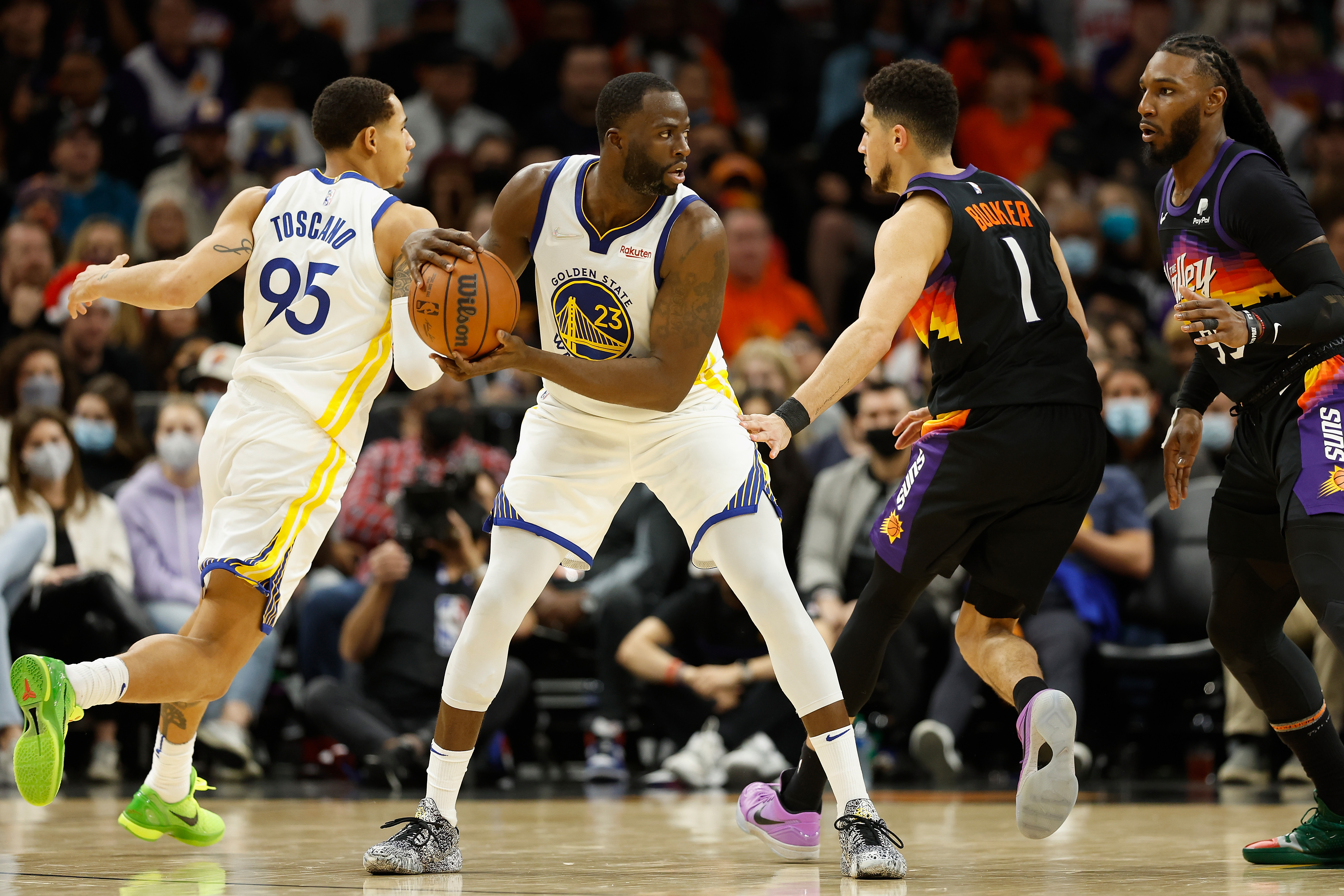 Golden State Warriors Draymond Green looks to pass during a game against the Phoenix Suns