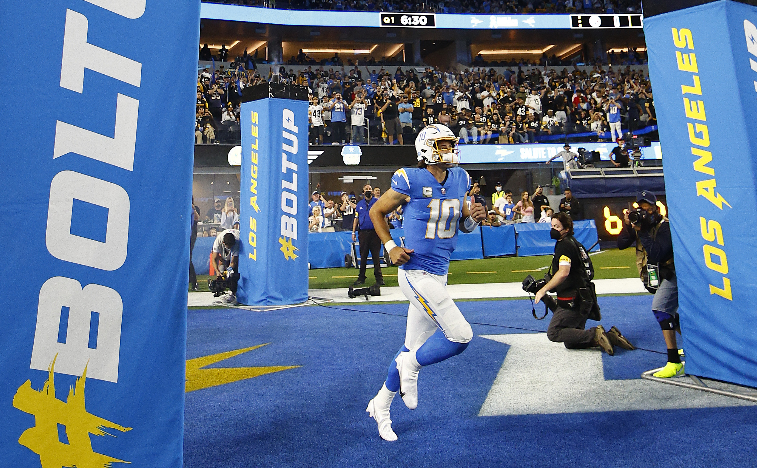Chargers QB Justin Herbert can break Andrew Luck's record against the Chiefs.