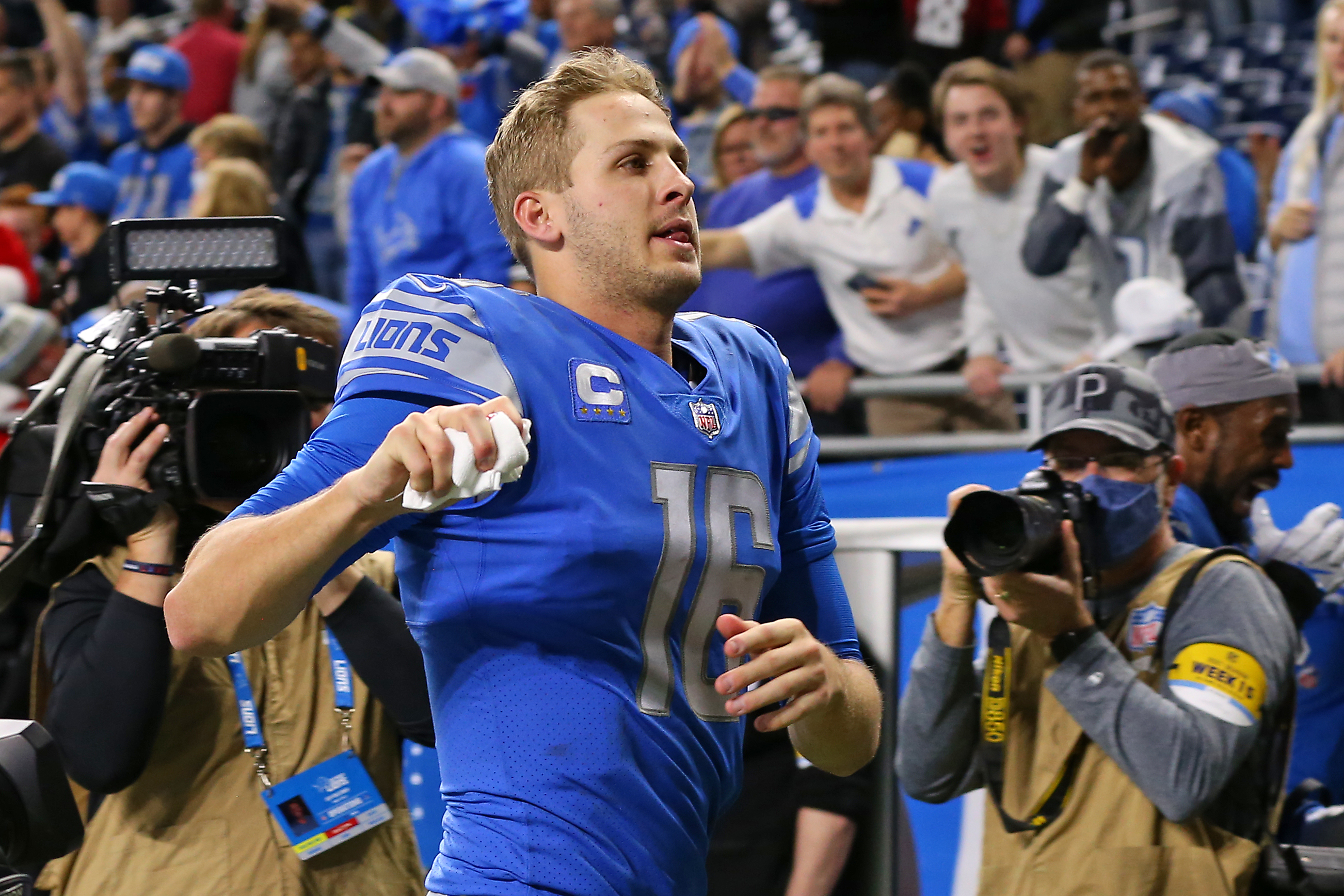 Jared Goff leads the Detroit Lions to the upset over Arizona