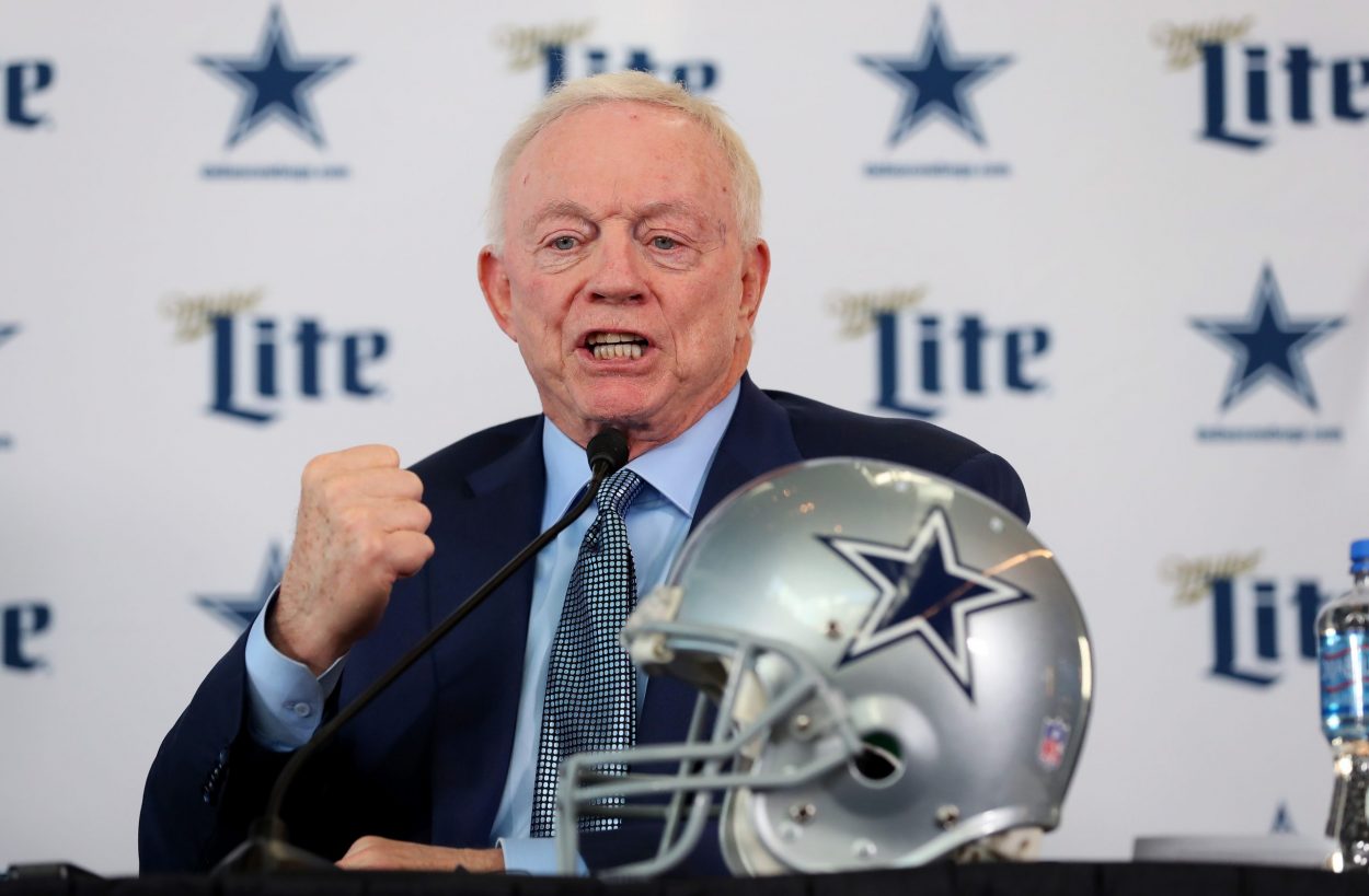 Jerry Jones Compares Cowboys’ Defensive Line to ’90s Teams, and He Means Winning Another Super Bowl