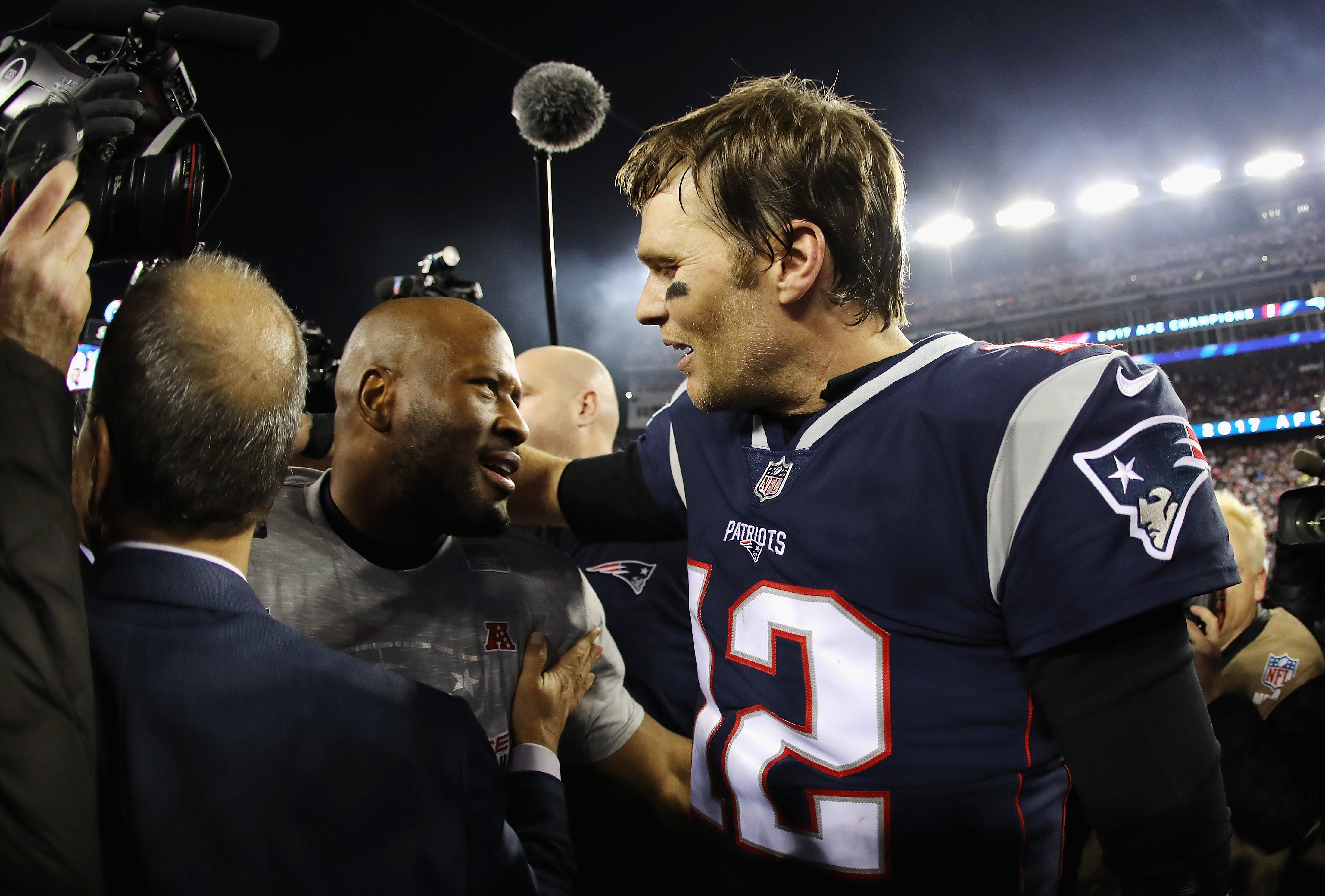 Former Steelers LB James Harrison and Tom Brady celebrate Patriots victory